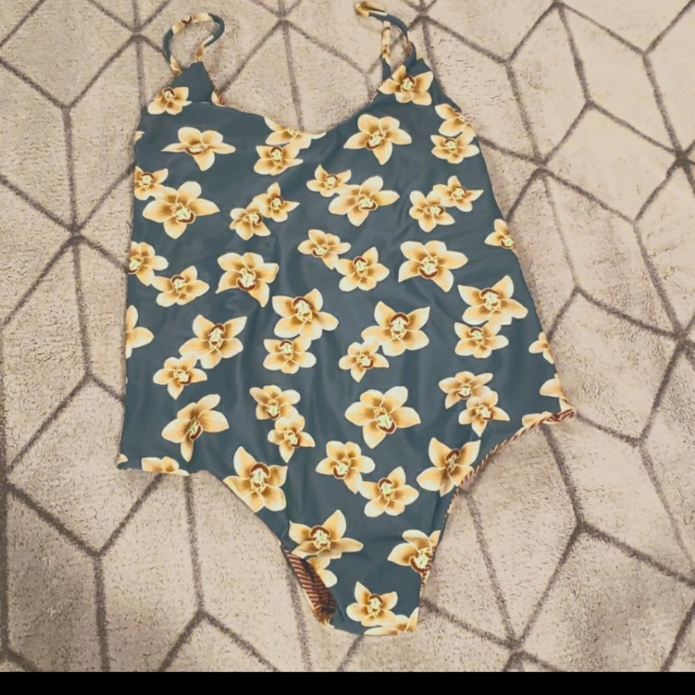 Acacia Banyans one piece in Tropic